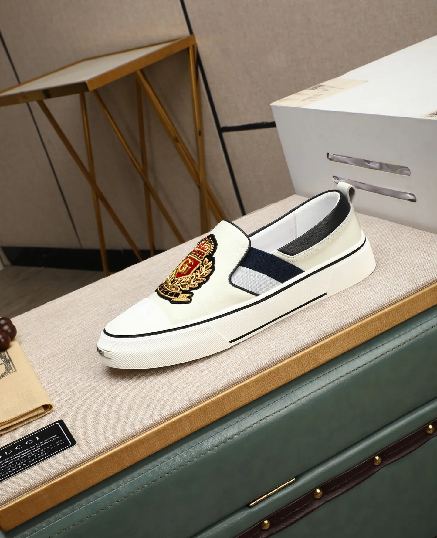 Men's shoes 💰460 GUCCI🔍🔍The latest models are on sale at the same time at the counter. Original calfskin imported from Italy, genuine leather lining, (high-end, extravagant, and classy) with exquisite workmanship. Soles: Original soles specially provided by the original factory. ⚠Exclusive double-layer movable molded soles are super comfortable⚠. Photos of the real thing🎬The real thing is even better🔍🔍"High quality·Follow the order" Code number 38-44